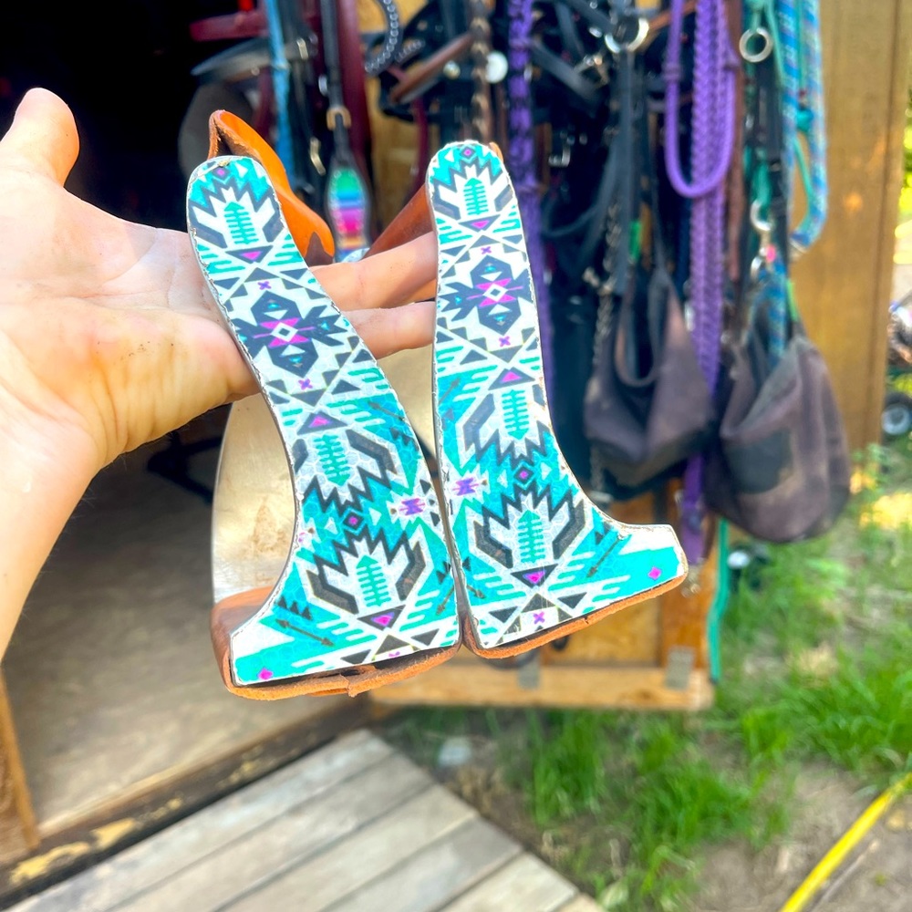 Showman Aluminum Stirrups